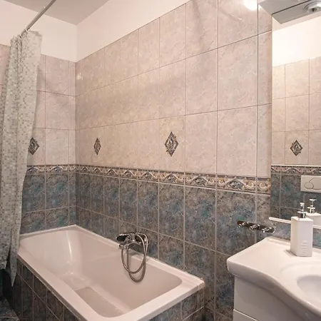 Luka Apartman *
